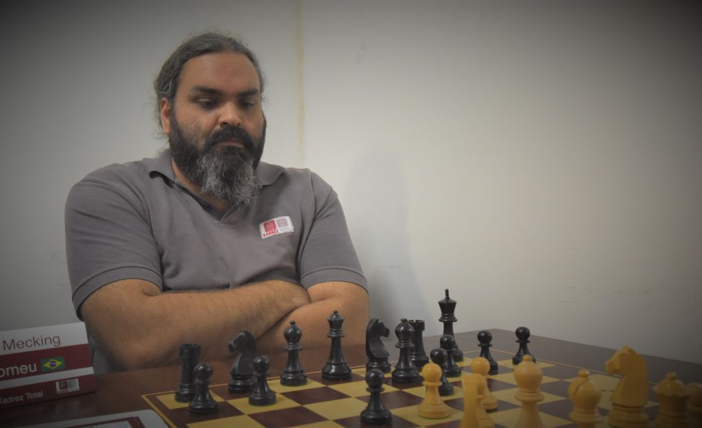 Partida simultânea de xadrez com Mequinho é destaque no feriado -  Biblioteca de São Paulo